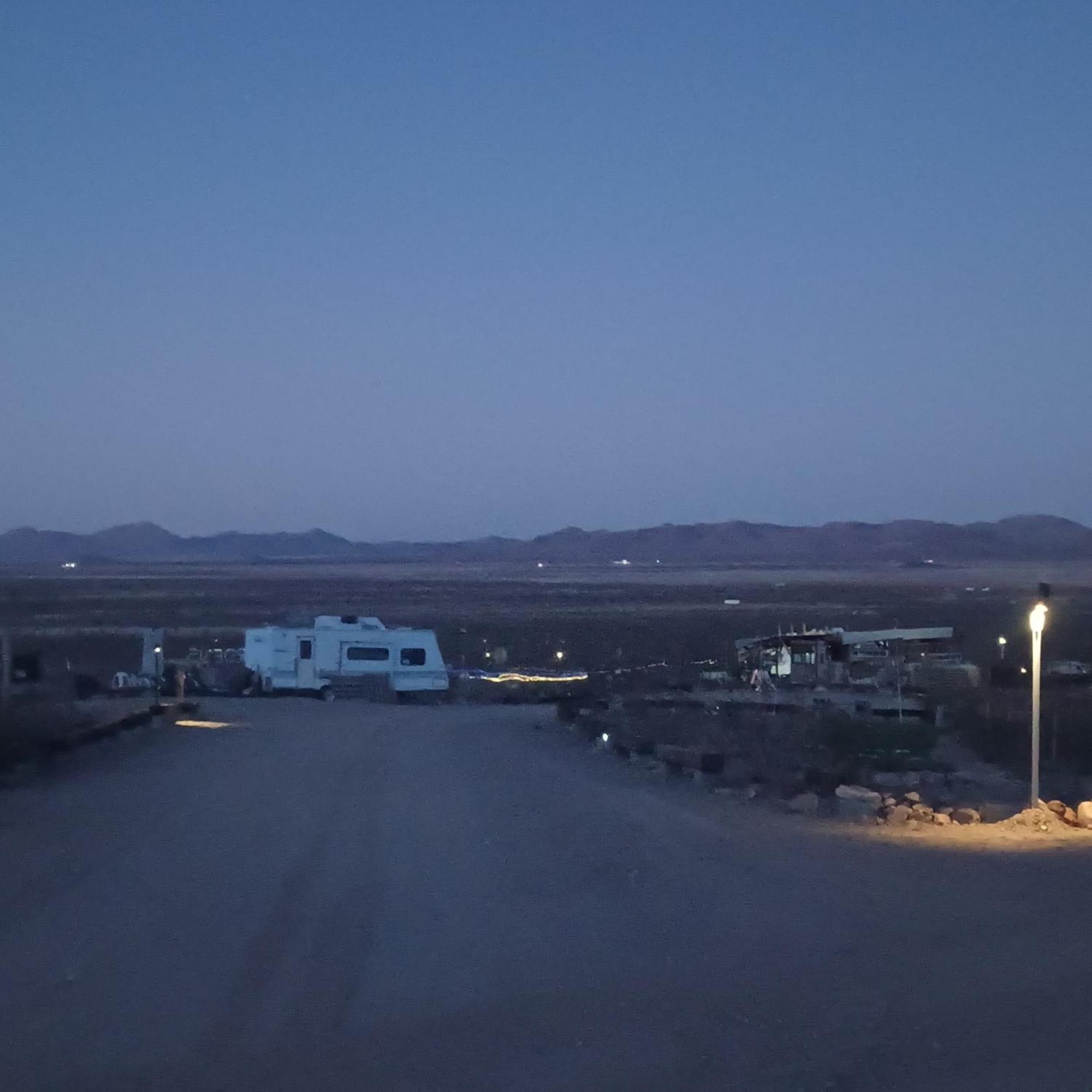 Camping At Desert Gardens Oasis At Lobo, Texas Van Horn Rum bild